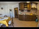 Apartments Mondina - sea view and garden: A1(4), A2(3+1), SA3(2) Banjole - Istria  - Apartment - A1(4): kitchen and dining room