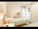 Apartments Marinko - with pool : A1(4+1) , A2(4+1), A Kuca(4+1) Barban - Istria  - Apartment - A Kuca(4+1): bedroom