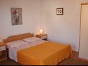 Apartments Eddie - 80m from the sea A1(4+2), A2(2+1) Baska Voda - Riviera Makarska  - Apartment - A2(2+1): bedroom