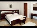 Apartments and rooms Roza - 200 m from sea : A1(5), A2(4+2), R1(2), R2(2) Baska Voda - Riviera Makarska  - Apartment - A1(5): bedroom