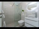 Apartments Robert - sea view : A1(4+1), A2(4+2) Brela - Riviera Makarska  - Apartment - A1(4+1): bathroom with toilet