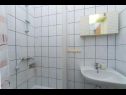Apartments Gordan - apartments by the sea: A1(3+1), A2(3+1), A3(2) Brist - Riviera Makarska  - Apartment - A2(3+1): bathroom