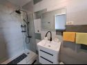 Rooms Katja - 10 m from beach: R1 Marta(2), R2 Gita(2), R3 Matej(3) Gradac - Riviera Makarska  - Room - R2 Gita(2): bathroom with toilet