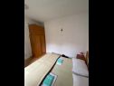 Apartments Biljana - 150m from beach: A1(2+1), A2(2+2), A3(5), A4(2+2) Gradac - Riviera Makarska  - Apartment - A1(2+1): bedroom