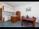 Apartments Ruzica - with sea view: A1 - plavi(3+2), A2 - (2+2), A3 - zuti(3+2) Igrane - Riviera Makarska  - Apartment - A1 - plavi(3+2): kitchen and dining room