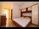 Apartments Ruzica - with sea view: A1 - plavi(3+2), A2 - (2+2), A3 - zuti(3+2) Igrane - Riviera Makarska  - Apartment - A2 - (2+2): bedroom