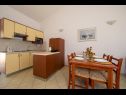 Apartments Ruzica - with sea view: A1 - plavi(3+2), A2 - (2+2), A3 - zuti(3+2) Igrane - Riviera Makarska  - Apartment - A3 - zuti(3+2): kitchen and dining room