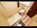 Apartments Pet - 300 m from beach: A1(5) Makarska - Riviera Makarska  - Apartment - A1(5): bathroom with toilet