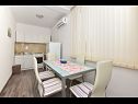 Apartments Pet - 300 m from beach: A1(5) Makarska - Riviera Makarska  - Apartment - A1(5): kitchen and dining room