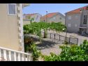 Apartments Ivi - big parking and courtyard SA2(3), SA4(2+1), SA3(2+1), SA5(2+1), SA6(2+1) Makarska - Riviera Makarska  - courtyard