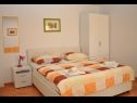 Apartments Ivi - big parking and courtyard SA2(3), SA4(2+1), SA3(2+1), SA5(2+1), SA6(2+1) Makarska - Riviera Makarska  - Studio apartment - SA3(2+1): bedroom