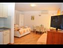 Apartments Ivi - big parking and courtyard SA2(3), SA4(2+1), SA3(2+1), SA5(2+1), SA6(2+1) Makarska - Riviera Makarska  - Studio apartment - SA3(2+1): bedroom