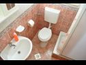Apartments Ivi - big parking and courtyard SA2(3), SA4(2+1), SA3(2+1), SA5(2+1), SA6(2+1) Makarska - Riviera Makarska  - Studio apartment - SA4(2+1): bathroom with toilet