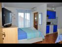 Apartments Ivi - big parking and courtyard SA2(3), SA4(2+1), SA3(2+1), SA5(2+1), SA6(2+1) Makarska - Riviera Makarska  - Studio apartment - SA5(2+1): living room