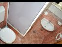 Apartments Ivi - big parking and courtyard SA2(3), SA4(2+1), SA3(2+1), SA5(2+1), SA6(2+1) Makarska - Riviera Makarska  - Studio apartment - SA5(2+1): bathroom with toilet