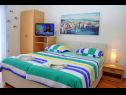 Apartments Ivi - big parking and courtyard SA2(3), SA4(2+1), SA3(2+1), SA5(2+1), SA6(2+1) Makarska - Riviera Makarska  - Studio apartment - SA6(2+1): bedroom