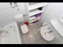 Apartments Ruza - sea view: A1(4), A2(4), A4(3+2), SA5(2), SA6(2+1), SA7(2), A8(2+2) Makarska - Riviera Makarska  - Apartment - A2(4): bathroom with toilet