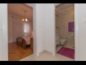 Apartments Ruza - sea view: A1(4), A2(4), A4(3+2), SA5(2), SA6(2+1), SA7(2), A8(2+2) Makarska - Riviera Makarska  - Apartment - A8(2+2): hallway
