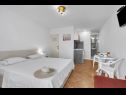 Apartments Ivica - 100m from the beach: SA1(2+1) ljubicasti, SA3(2) narancasti Makarska - Riviera Makarska  - Studio apartment - SA3(2) narancasti: interior
