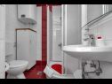 Apartments Prgo - close to center & parking: A(6) Makarska - Riviera Makarska  - Apartment - A(6): bathroom with toilet