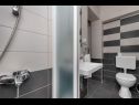 Apartments Prgo - close to center & parking: A(6) Makarska - Riviera Makarska  - Apartment - A(6): bathroom with toilet
