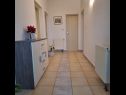 Apartments Damir A1(4) Tucepi - Riviera Makarska  - Apartment - A1(4): hallway