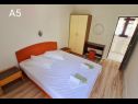 Apartments Mir - free parking: SA2(2), SA3(2), A4(2+2), A5(6+1) Zivogosce - Riviera Makarska  - Apartment - A5(6+1): bedroom