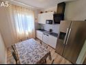 Apartments Mir - free parking: SA2(2), SA3(2), A4(2+2), A5(6+1) Zivogosce - Riviera Makarska  - Apartment - A5(6+1): kitchen and dining room