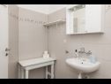 Apartments Matija - 30 m from sea: A1(4+2), A2(2+2) Jezera - Island Murter  - Apartment - A1(4+2): bathroom with toilet