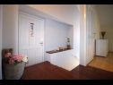 Apartments Andri - 100 m from sea: A1(4+2) Murter - Island Murter  - Apartment - A1(4+2): hallway