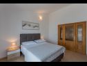 Apartments Nina - sea view family apartments SA1A(3), A1Donji(2+1), A3(6), A4(4+1), A5(6), A6(4) Celina Zavode - Riviera Omis  - Apartment - A4(4+1): bedroom