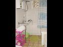 Apartments Mirja - only 50 m from sea: A1(2+2) Pisak - Riviera Omis  - Apartment - A1(2+2): bathroom with toilet