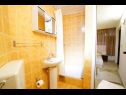 Apartments Lile - comfortable 3 bedroom apartment: A1(6+2) Pisak - Riviera Omis  - Apartment - A1(6+2): bathroom with toilet