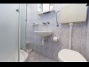 Apartments Stipica - 100 m from beach: A1(3+2), A3(2+2), SA4(2), A5(2+2) Ruskamen - Riviera Omis  - Apartment - A5(2+2): bathroom with toilet