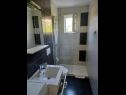 Apartments Pero - 50 m from sea : A1 Ljiljana(4), SA2(2), A3 Lea(2) Banjol - Island Rab  - Apartment - A3 Lea(2): bathroom with toilet