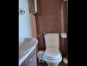 Apartments Pero - 50 m from sea : A1 Ljiljana(4), SA2(2), A3 Lea(2) Banjol - Island Rab  - Studio apartment - SA2(2): bathroom with toilet