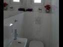 Holiday home Igor -10 m from beach : H(5) Rogoznica - Riviera Sibenik  - Croatia - H(5): bathroom with toilet