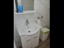 Apartments Hope - 200 m from sea: A1(4+2), A2(2+2), A3(2+2), A4(2+1), A5(2+1) Srima - Riviera Sibenik  - Apartment - A5(2+1): bathroom with toilet