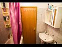 Apartments Marko - 10 m from sea: A3-Veliki(4+1) Stomorska - Island Solta  - Apartment - A3-Veliki(4+1): bathroom with toilet
