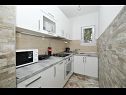 Apartments Ivica - parking: A1(4+2), A2(4+1) Kastel Gomilica - Riviera Split  - Apartment - A2(4+1): kitchen