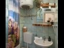 Apartments Jurica - 100 m from sea: A1(4+2), SA2(2), A3(2+2) Kastel Novi - Riviera Split  - Studio apartment - SA2(2): bathroom with toilet