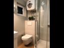 Apartments Ani - with pool and hot tub: A1(6), SA1 Zapadni(2), SA2 Sjeverni(2), A3 Juzni(5) Seget Vranjica - Riviera Trogir  - Studio apartment - SA1 Zapadni(2): bathroom with toilet