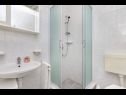 Apartments Rose - 30 m from the beach: A1(2+1), A2(2+1), A3(2+1), A4(2+1), A5(2+1) Seget Vranjica - Riviera Trogir  - Apartment - A5(2+1): bathroom with toilet