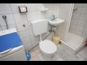 Apartments Kira - 20 M from the beach : A1(4+1) Seget Vranjica - Riviera Trogir  - Apartment - A1(4+1): bathroom with toilet