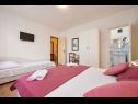 Apartments and rooms Ivo - with garden: A1(2+2), R1(2+1), R2(2) Trogir - Riviera Trogir  - Room - R1(2+1): room