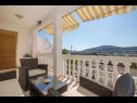 Apartments Mari - barbecue: A1Lile (4), A2Lile (2+2) Vinisce - Riviera Trogir  - Apartment - A1Lile (4): balcony