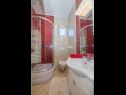 Apartments Mari - barbecue: A1Lile (4), A2Lile (2+2) Vinisce - Riviera Trogir  - Apartment - A1Lile (4): bathroom with toilet