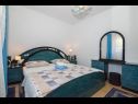 Apartments Mari - barbecue: A1Lile (4), A2Lile (2+2) Vinisce - Riviera Trogir  - Apartment - A2Lile (2+2): bedroom