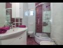 Apartments Mari - barbecue: A1Lile (4), A2Lile (2+2) Vinisce - Riviera Trogir  - Apartment - A2Lile (2+2): bathroom with toilet