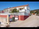 Apartments Mari - barbecue: A1Lile (4), A2Lile (2+2) Vinisce - Riviera Trogir  - house